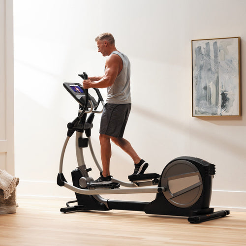 Nordic Track SE7i Elliptical Trainer. Male working out on the cross trainer in a domestic setting.