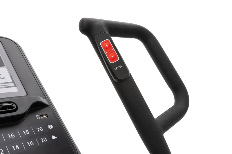 Spirit XE 395 ENT Elliptical Trainer. An image of the level control on the handle bar. 
